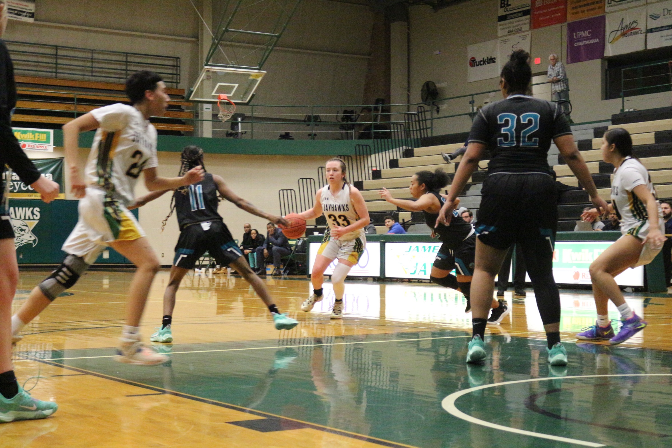 Women's Basketball Pushes Win Streak To Six Games