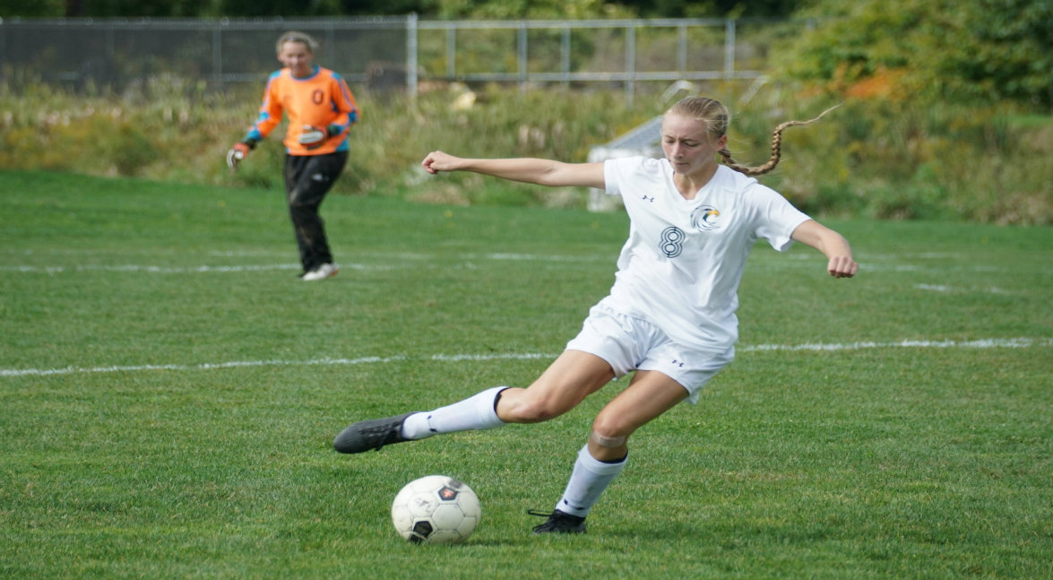 Hewes' goal and Butcher's defense propel Jayhawks to 1-0 win