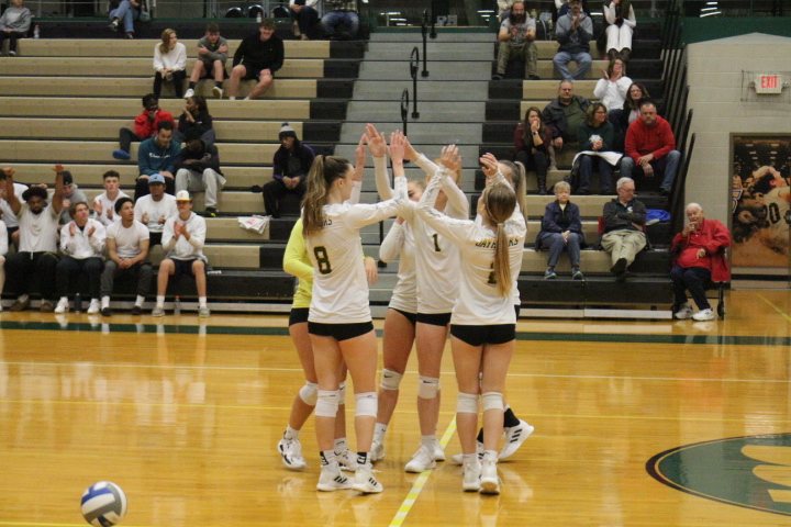 Jayhawks Cruise Past The Thunderwolves